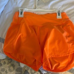 size 2 lulu shorts, beautiful color. never worn.